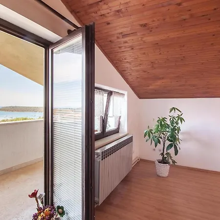 Stunning In With 1 Bedrooms And Wifi Pula